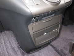 エリシオン後席モニター 002